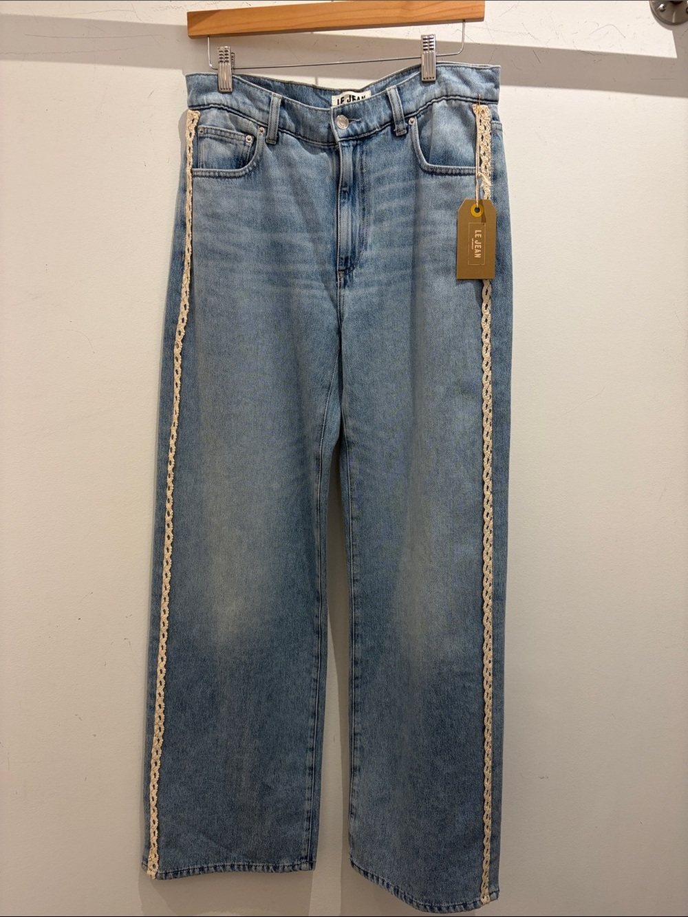 Le Jean Women’s Crochet Column Straight Leg Jean Whisper Blue Size 27